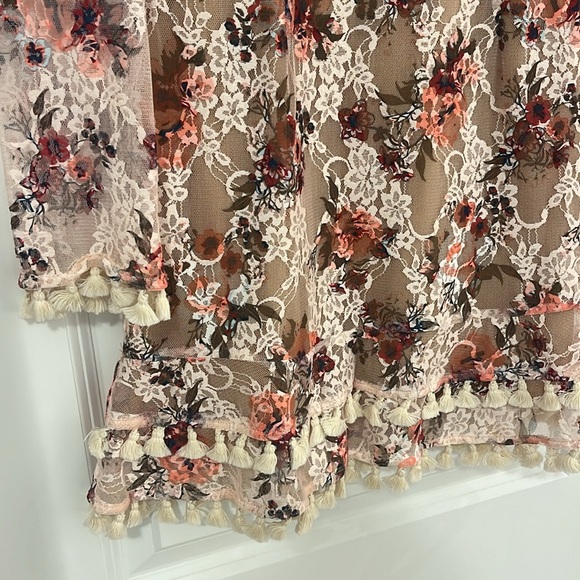 Lace floral dress, nude underlay - Picture 3 of 3